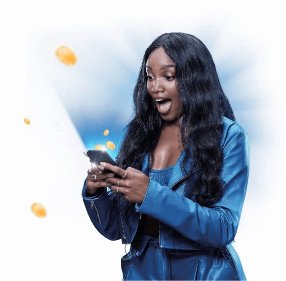 Mulher segurando celular comemorando recarga